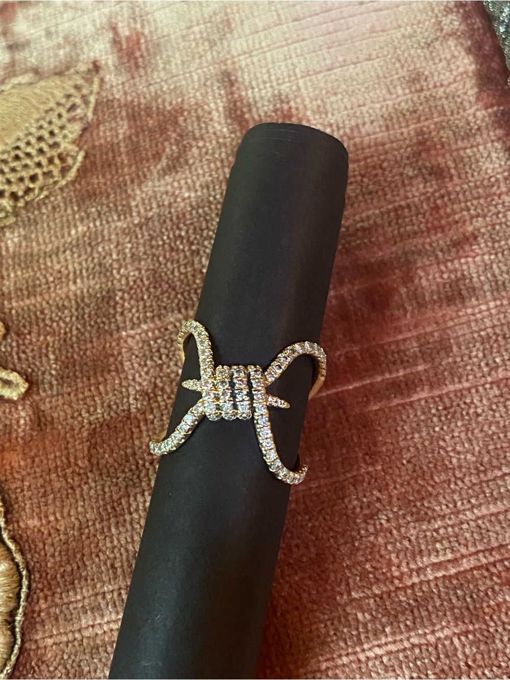 14k yellow gold pave diamonds ribbon crossover ring 4.1 grams Size 5.25 Sparkly